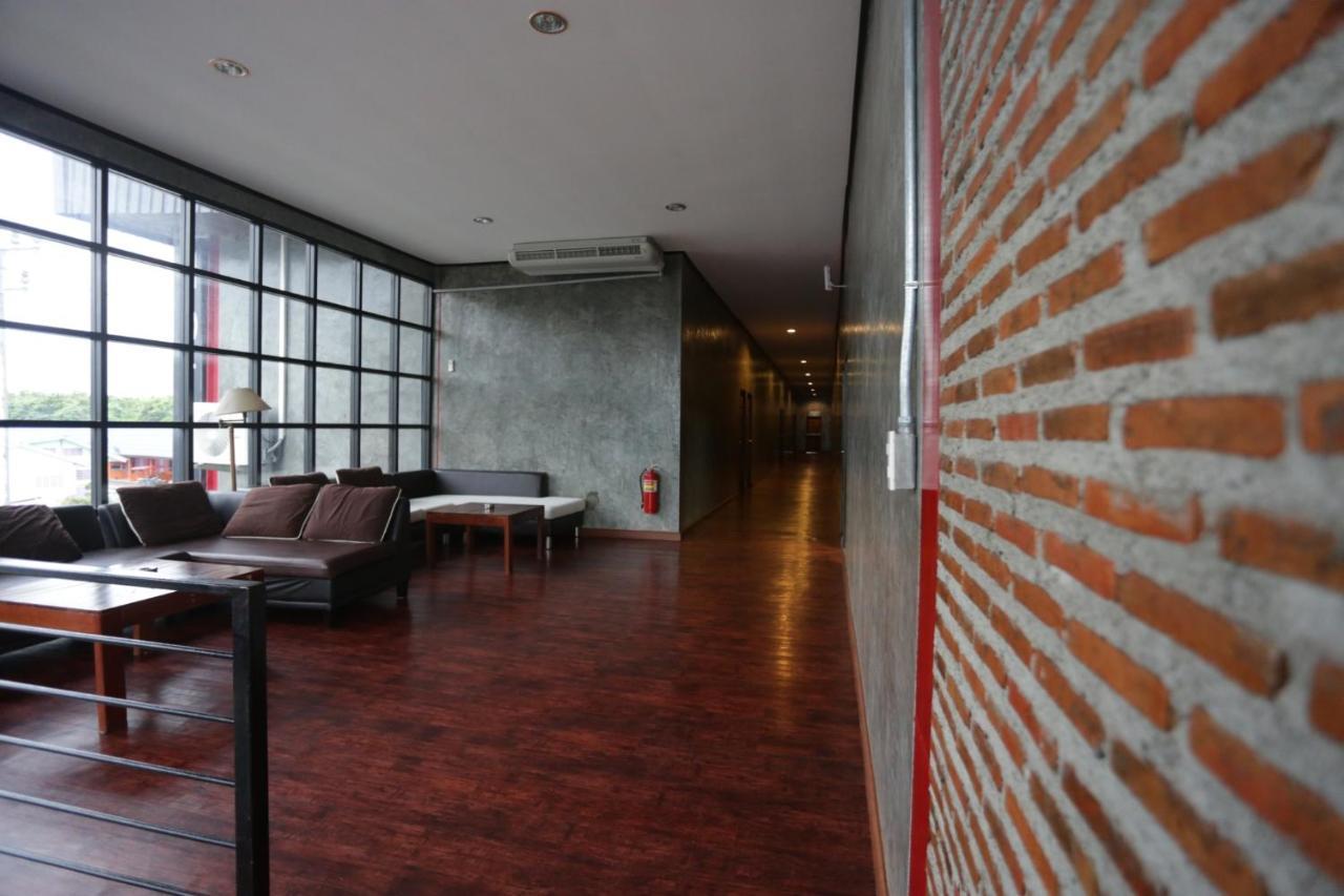 วัน โฟร์ เซเว่น โอเต็ล แอนด์ สนุ๊กเกอร์ บาร์ Hotel ระยอง ภายนอก รูปภาพ